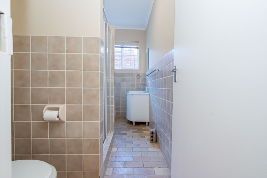 8 Bedroom Property for Sale in Middedorp Western Cape